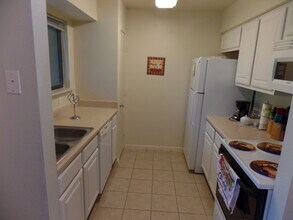 3300 Pebblebrook Dr, Unit 60 in Seabrook, TX - Building Photo - Building Photo