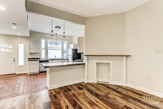 307 W Henry St in Savannah, GA - Building Photo - Building Photo