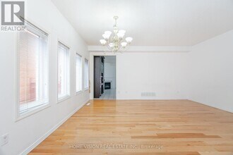 6513 Song Bird Crescent in Mississauga, ON - Building Photo - Building Photo