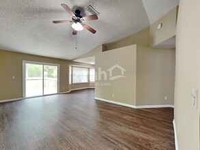 1736 Chandelier Cir W in Jacksonville, FL - Building Photo - Building Photo