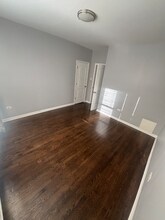 7721 S Kingston Ave in Chicago, IL - Building Photo - Building Photo