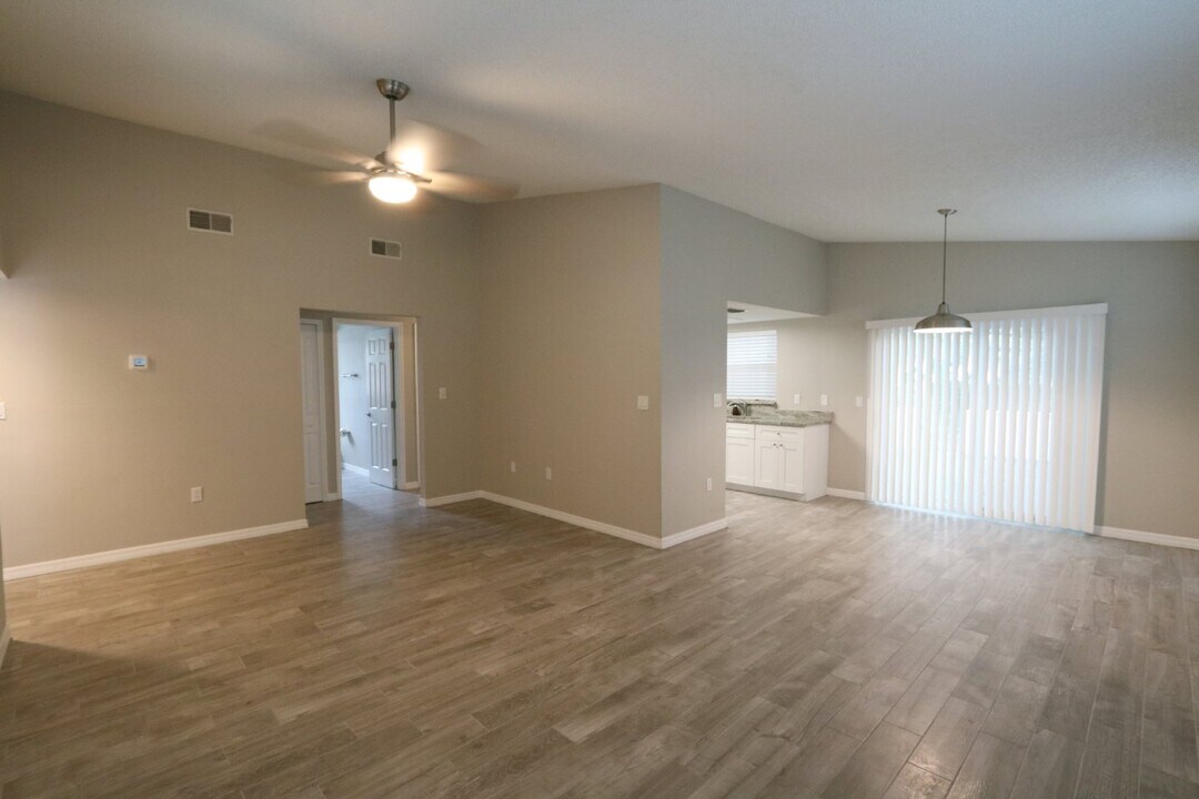 7060 68th St N in Pinellas Park, FL - Building Photo