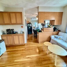 41 Atlantic Ave, Unit #2 in Marblehead, MA - Foto de edificio - Building Photo