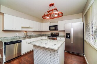 1213 Kildale Square S in Columbus, OH - Building Photo - Building Photo