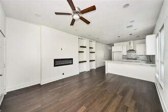 4720 McKinney St in Houston, TX - Building Photo - Building Photo