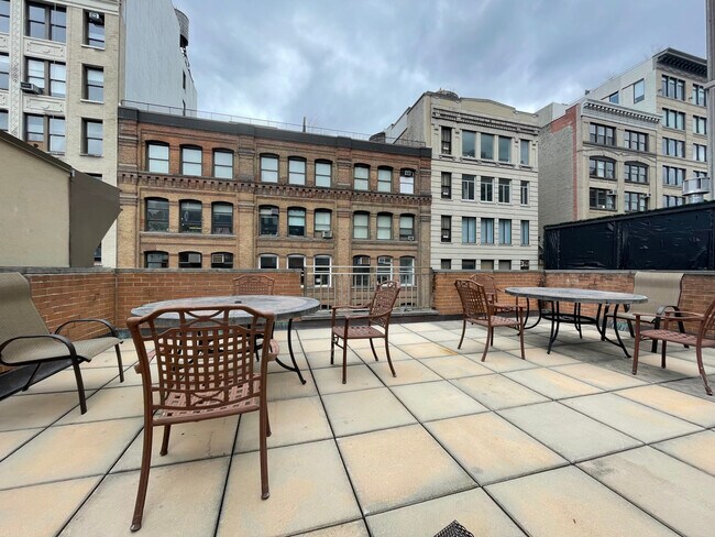 140 W 19th St in New York, NY - Building Photo - Building Photo