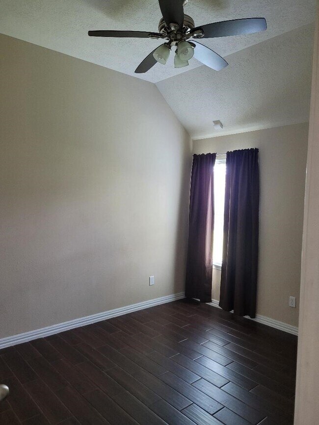 4822 Emerald Bay Cir in Baytown, TX - Building Photo - Building Photo