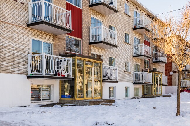 7360 Des Ormeaux Av in Montréal, QC - Building Photo - Building Photo