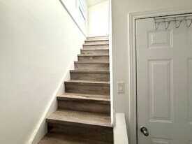 169 East Avenue S in Hamilton, ON - Building Photo