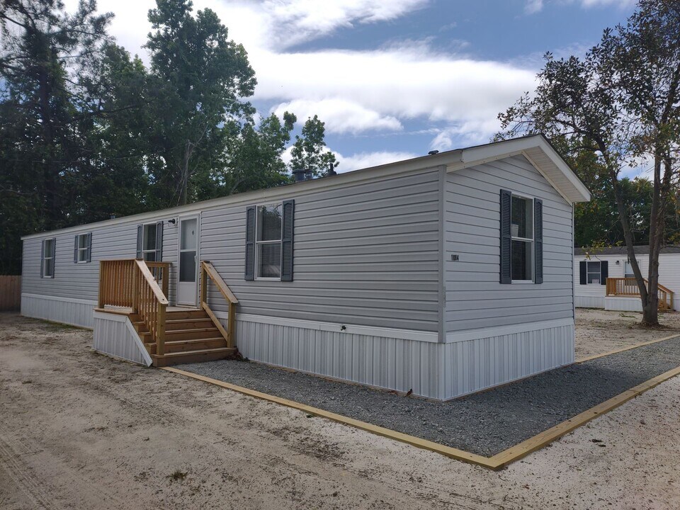 1004 10th St in Piney Green, NC - Building Photo