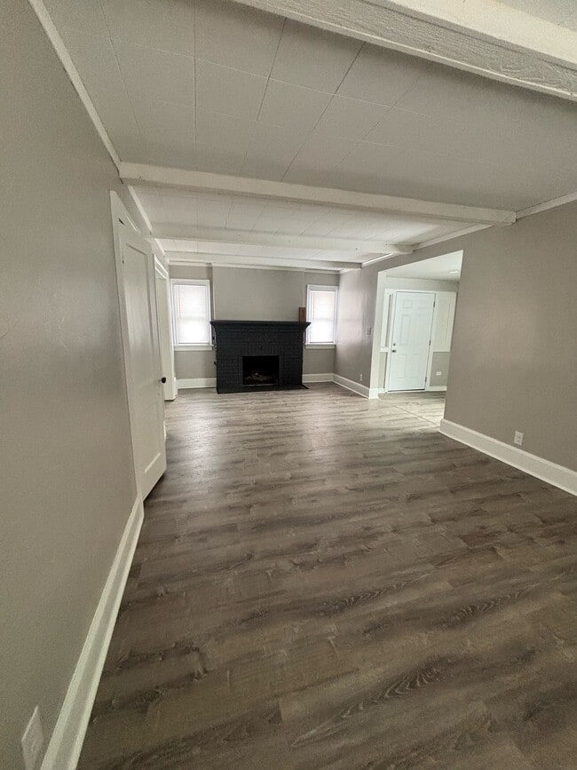 5302 East Dr in Loves Park, IL - Building Photo - Building Photo