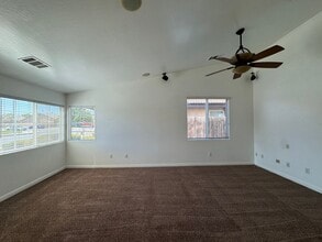 5418 Cherry Creek Ln in Bakersfield, CA - Building Photo - Building Photo