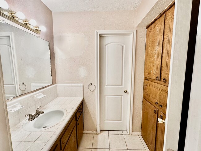 property at 320 S Avenue F