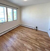 1521 209th St in Bayside, NY - Building Photo