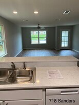 718 S Sanders St in Nacogdoches, TX - Building Photo