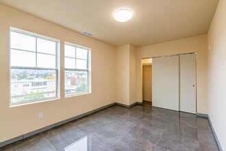 317 Lester Ave in Oakland, CA - Foto de edificio - Building Photo