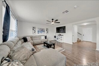 335 Kildeer Crk in San Antonio, TX - Foto de edificio - Building Photo