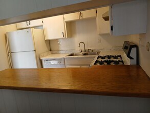 25925 Narbonne Ave, Unit Lomita horizon in Lomita, CA - Building Photo - Building Photo