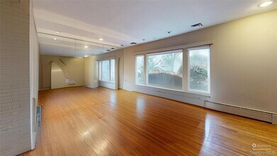 11 Rockhill Rd in Roslyn Heights, NY - Building Photo - Building Photo