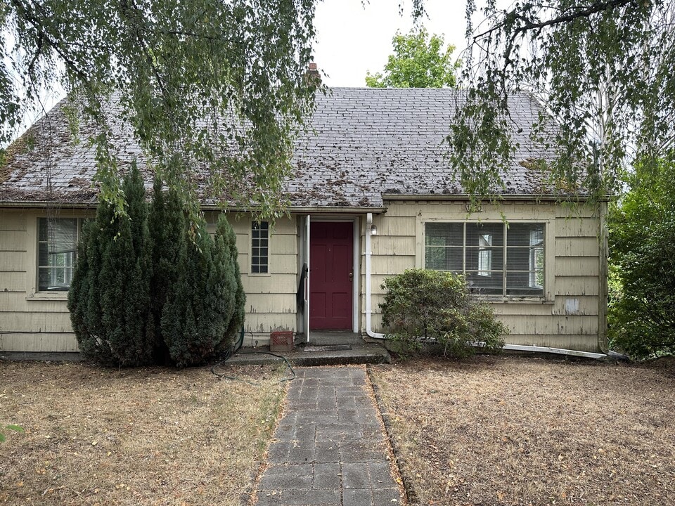 1220 Chester Ave in Bremerton, WA - Building Photo