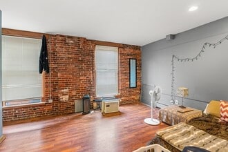 100-102 Main St in Gloucester, MA - Building Photo - Building Photo