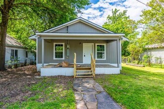 1457 W Austin St in Paris, TX - Building Photo - Building Photo