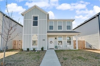 4885 W Triangle St in Fayetteville, AR - Building Photo - Building Photo