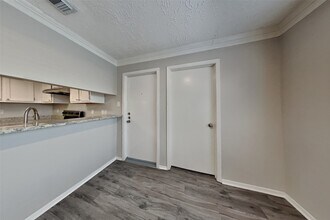 7443 Kite Hill Dr in Houston, TX - Foto de edificio - Building Photo