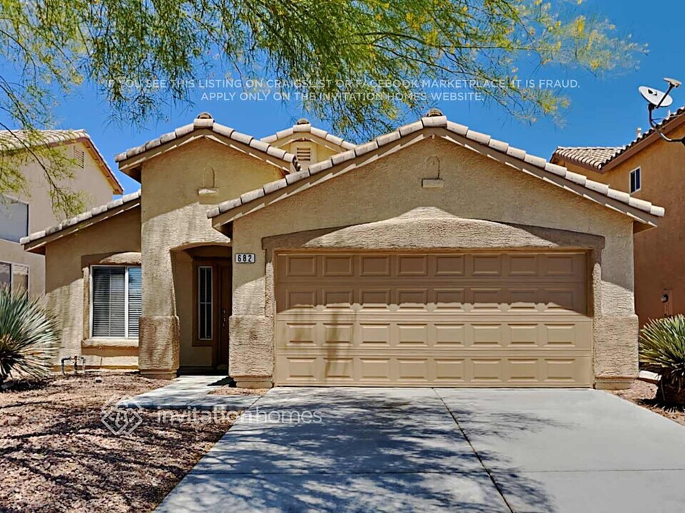 682 Emerald City Ave in Las Vegas, NV - Building Photo