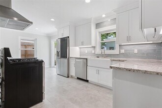 5206 De Lange Ln in Houston, TX - Building Photo - Building Photo