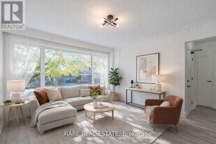 352 Hopewell Ave in Toronto, ON - Building Photo