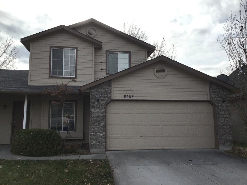8263 W Orbit Dr in Boise, ID - Foto de edificio