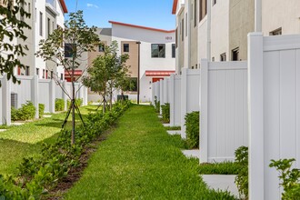 ID Oakland Park in Oakland Park, FL - Building Photo - Building Photo