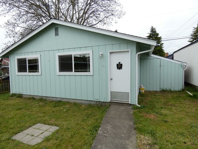 216 W 9th St in Port Angeles, WA - Building Photo - Building Photo