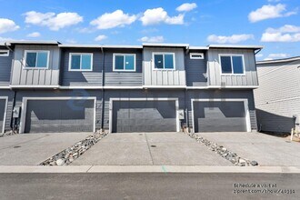 18304 NE 43rd Pl in Vancouver, WA - Building Photo - Building Photo