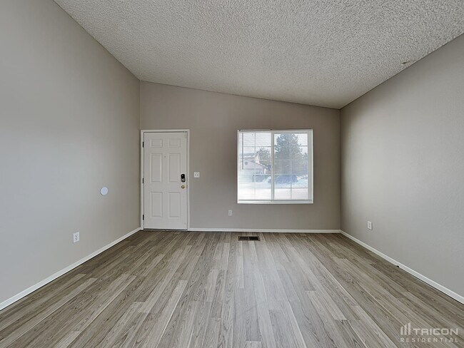 8475 Sopwith Blvd in Reno, NV - Building Photo - Building Photo