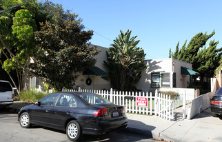 4525 E 10th St in Long Beach, CA - Building Photo