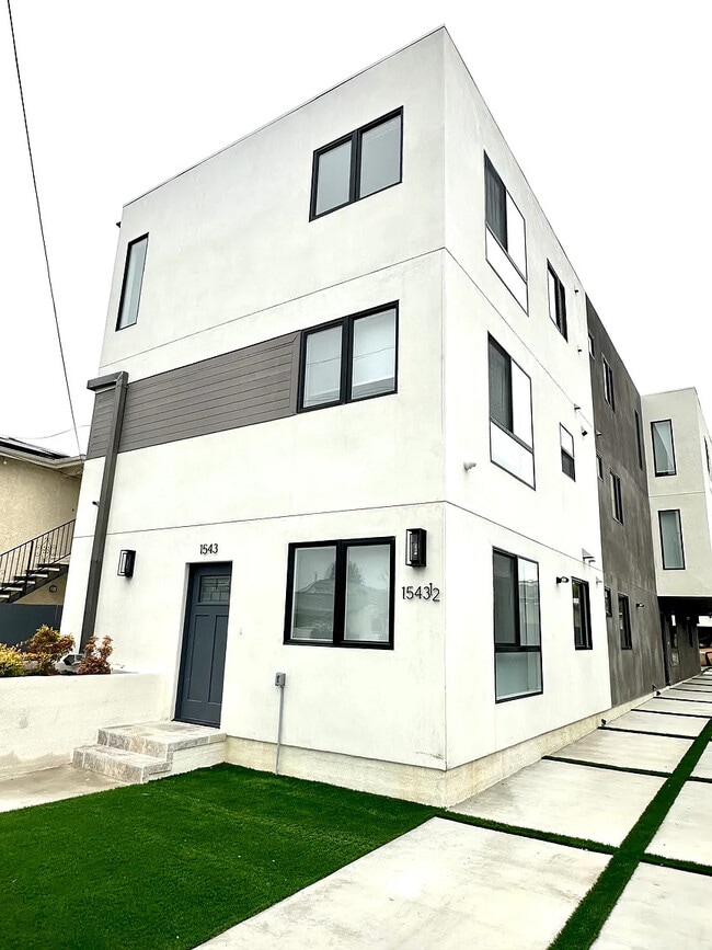 1543 W 37th Pl, Unit 303 in Los Angeles, CA - Foto de edificio - Building Photo