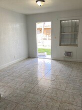 1462 NW 2nd Ave in Florida City, FL - Foto de edificio - Building Photo