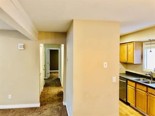 11614 Dawn St in Anchorage, AK - Building Photo - Building Photo