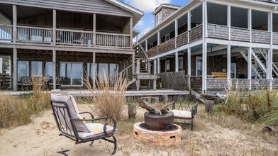 582 W Ocean View Ave, Unit A in Norfolk, VA - Building Photo - Building Photo
