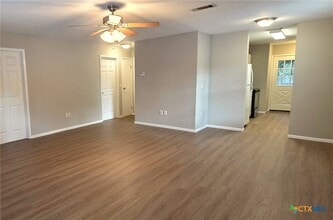 317 Armstrong St in San Marcos, TX - Building Photo - Building Photo