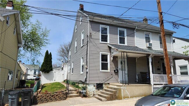 324 Walnut St in Catasauqua, PA - Building Photo - Building Photo