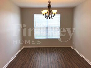 3350 Firethorn Drive in Whitestown, IN - Foto de edificio - Building Photo