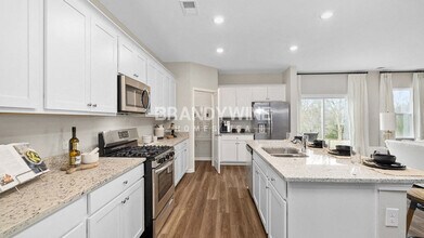 859 Gelderland Dr in Hampton, GA - Foto de edificio - Building Photo