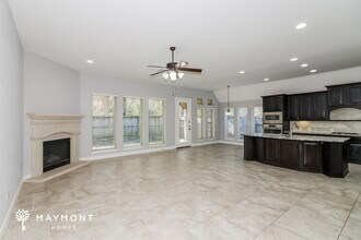 18862 Swansea Creek Dr, Unit 2R in New Caney, TX - Foto de edificio - Building Photo