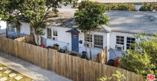 10426 Woodbine St in Los Angeles, CA - Building Photo - Building Photo