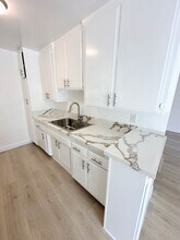 8750 Topanga Canyon Blvd in Los Angeles, CA - Foto de edificio - Building Photo