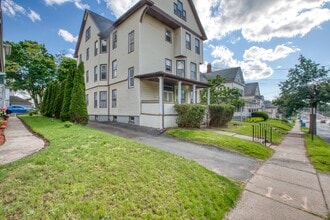 325 Chestnut St in New Britain, CT - Building Photo - Building Photo