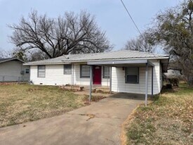 571 N Columbia in Stephenville, TX - Building Photo